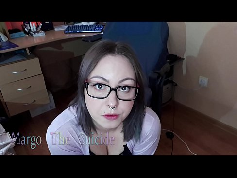 ❤️ Sexet pige med briller sutter Dildo dybt på kamera ❤️ Fucking video at da.camasexys.top ️